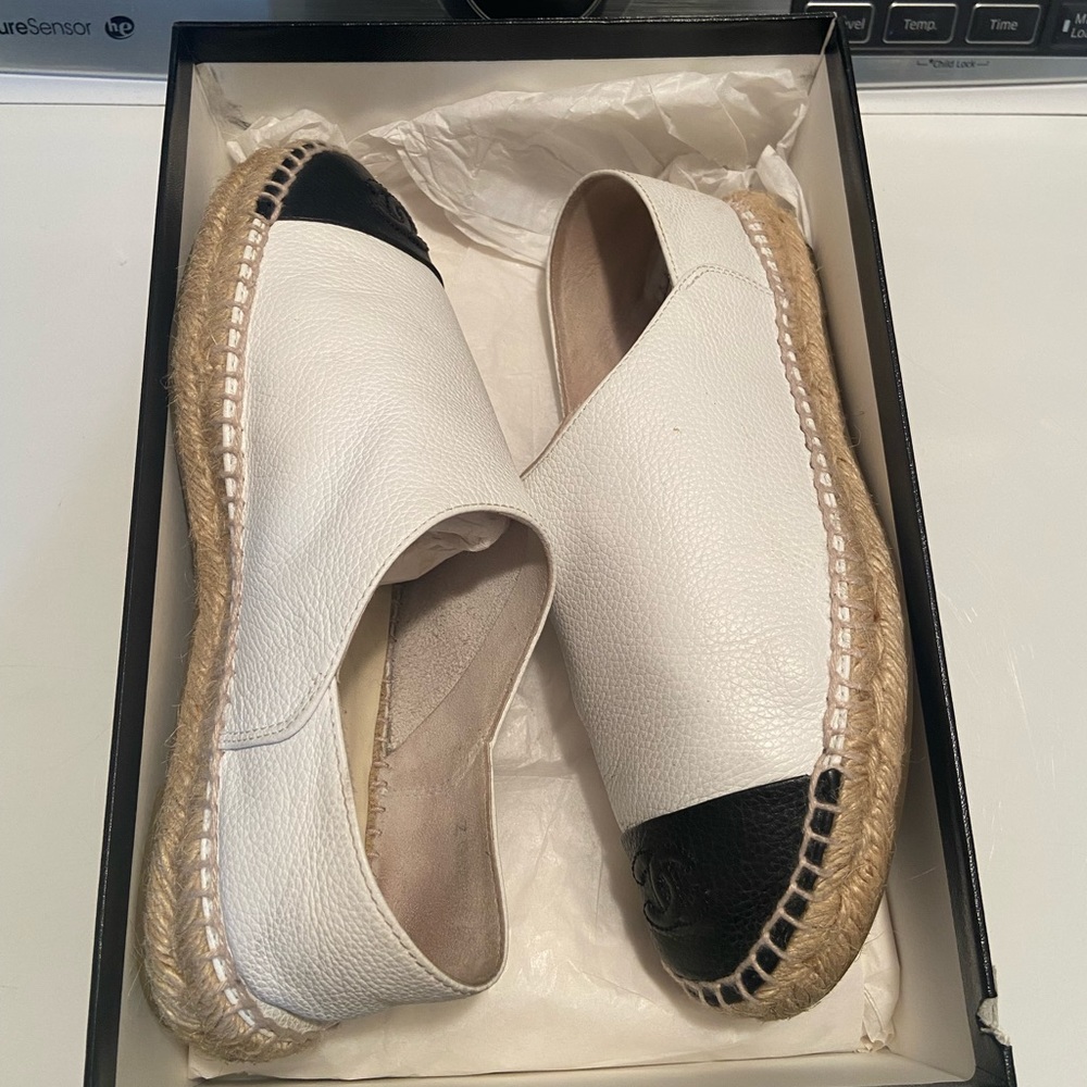 Authentic brand new Chanel, comes in its box